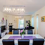 فيلة Sandra Gruda